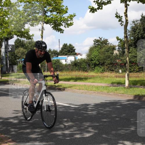 10.08.2025 - GEWOBA Citytriathlon Bremen Yannick Fuchs http://msf.ph/oto/8563851 10.08.2025 12:40:30 Radfahren 559, 581, 597, 672, 723, 737, 815, 829, 848, 870, 879, 899, 910, 949, 975, 1002, 1024 meine-sportfotos.de