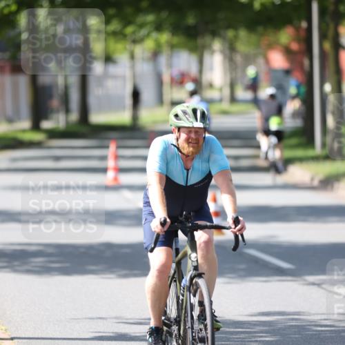 10.08.2025 - GEWOBA Citytriathlon Bremen Yannick Fuchs http://msf.ph/oto/8563860 10.08.2025 14:38:46 Radfahren 50, 51, 195, 216, 238, 312, 354 meine-sportfotos.de