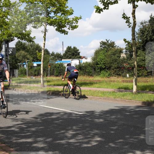 10.08.2025 - GEWOBA Citytriathlon Bremen Yannick Fuchs http://msf.ph/oto/8563870 10.08.2025 12:40:36 Radfahren 581, 597, 606, 672, 723, 737, 829, 848, 870, 879, 910, 921, 949, 975, 1002, 1024 meine-sportfotos.de