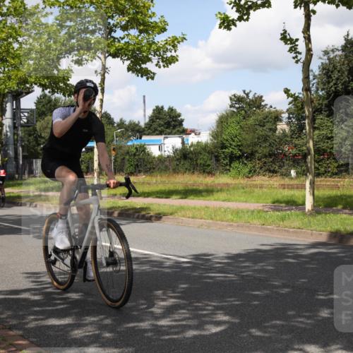 10.08.2025 - GEWOBA Citytriathlon Bremen Yannick Fuchs http://msf.ph/oto/8563877 10.08.2025 12:40:38 Radfahren 581, 597, 606, 672, 723, 737, 802, 829, 848, 870, 879, 910, 921, 949, 1002, 1024 meine-sportfotos.de