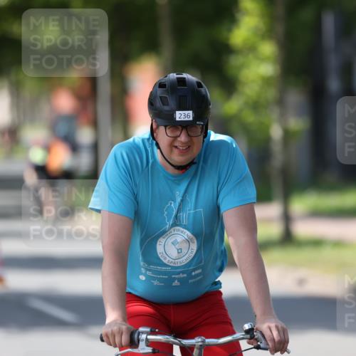 10.08.2025 - GEWOBA Citytriathlon Bremen Yannick Fuchs http://msf.ph/oto/8563917 10.08.2025 14:39:05 Radfahren 100, 130, 236, 354 meine-sportfotos.de