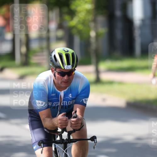 10.08.2025 - GEWOBA Citytriathlon Bremen Yannick Fuchs http://msf.ph/oto/8563946 10.08.2025 14:39:12 Radfahren 18, 100, 130, 174, 236, 283, 427 meine-sportfotos.de