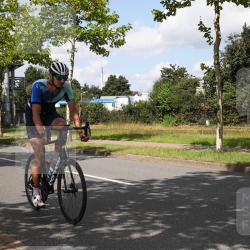 10.08.2025 - GEWOBA Citytriathlon Bremen Yannick Fuchs http://msf.ph/oto/8563949 10.08.2025 12:41:24 Radfahren 568, 609, 619, 705, 730, 755, 830, 849, 862, 934, 1014 meine-sportfotos.de