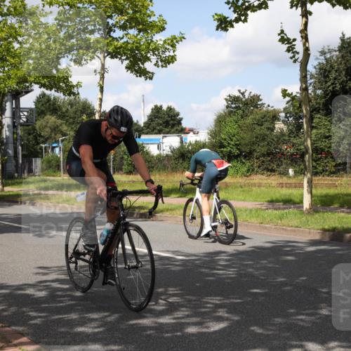 10.08.2025 - GEWOBA Citytriathlon Bremen Yannick Fuchs http://msf.ph/oto/8563960 10.08.2025 12:41:31 Radfahren 609, 619, 663, 705, 730, 755, 830, 849, 862, 1014 meine-sportfotos.de