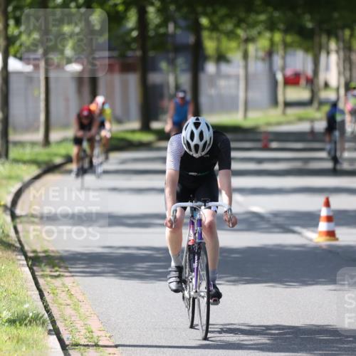 10.08.2025 - GEWOBA Citytriathlon Bremen Yannick Fuchs http://msf.ph/oto/8563990 10.08.2025 14:39:20 Radfahren 18, 84, 94, 126, 130, 174, 281, 283, 427 meine-sportfotos.de