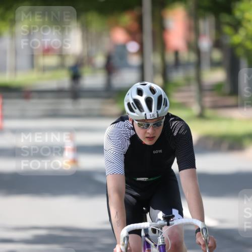 10.08.2025 - GEWOBA Citytriathlon Bremen Yannick Fuchs http://msf.ph/oto/8563992 10.08.2025 14:39:21 Radfahren 18, 84, 94, 101, 126, 130, 174, 281, 283, 427 meine-sportfotos.de
