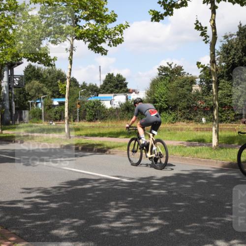 10.08.2025 - GEWOBA Citytriathlon Bremen Yannick Fuchs http://msf.ph/oto/8563999 10.08.2025 12:42:05 Radfahren 698, 923, 926, 1003 meine-sportfotos.de