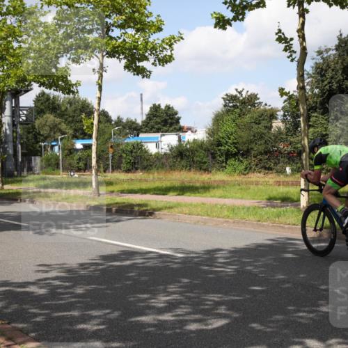 10.08.2025 - GEWOBA Citytriathlon Bremen Yannick Fuchs http://msf.ph/oto/8564014 10.08.2025 12:42:15 Radfahren 595, 613, 698, 754, 1003 meine-sportfotos.de