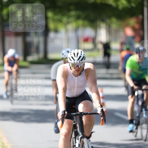 10.08.2025 - GEWOBA Citytriathlon Bremen Yannick Fuchs http://msf.ph/oto/8564022 10.08.2025 14:39:35 Radfahren 84, 90, 94, 101, 126, 174, 215, 281, 283, 334 meine-sportfotos.de