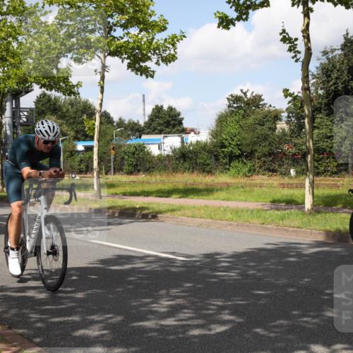 10.08.2025 - GEWOBA Citytriathlon Bremen Yannick Fuchs http://msf.ph/oto/8564025 10.08.2025 12:42:23 Radfahren 595, 611, 613, 698, 754 meine-sportfotos.de