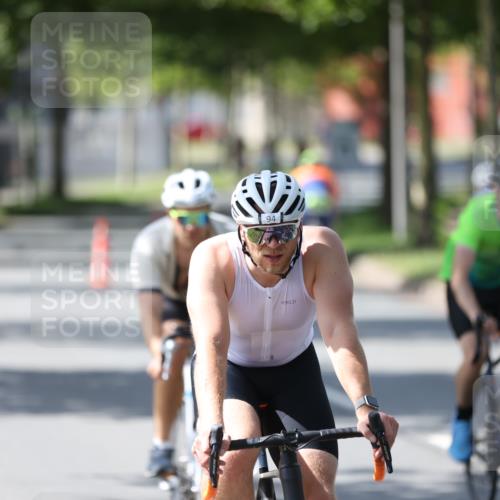 10.08.2025 - GEWOBA Citytriathlon Bremen Yannick Fuchs http://msf.ph/oto/8564026 10.08.2025 14:39:35 Radfahren 84, 90, 94, 101, 126, 174, 215, 281, 283, 334 meine-sportfotos.de
