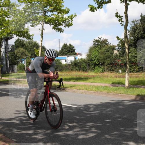 10.08.2025 - GEWOBA Citytriathlon Bremen Yannick Fuchs http://msf.ph/oto/8564042 10.08.2025 12:42:34 Radfahren 595, 611, 613, 944, 953 meine-sportfotos.de