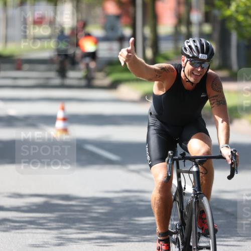 10.08.2025 - GEWOBA Citytriathlon Bremen Yannick Fuchs http://msf.ph/oto/8564055 10.08.2025 14:39:46 Radfahren 80, 90, 101, 124, 215, 217, 274, 334 meine-sportfotos.de