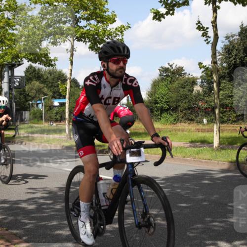 10.08.2025 - GEWOBA Citytriathlon Bremen Yannick Fuchs http://msf.ph/oto/8564068 10.08.2025 12:42:57 Radfahren 628, 644, 677, 684, 710, 846, 850, 871, 889, 909 meine-sportfotos.de