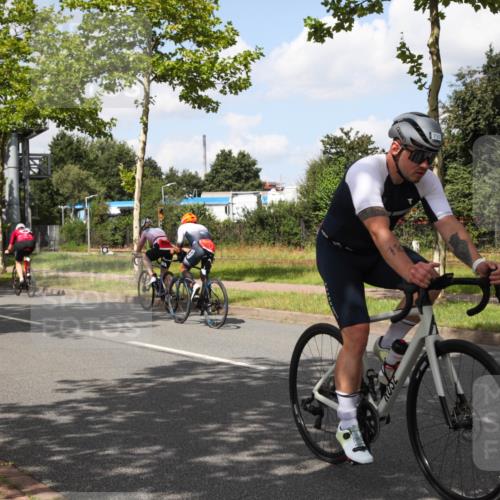 10.08.2025 - GEWOBA Citytriathlon Bremen Yannick Fuchs http://msf.ph/oto/8564078 10.08.2025 12:42:58 Radfahren 628, 644, 677, 684, 710, 846, 850, 871, 889, 909 meine-sportfotos.de