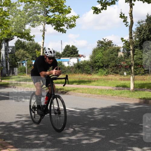 10.08.2025 - GEWOBA Citytriathlon Bremen Yannick Fuchs http://msf.ph/oto/8564085 10.08.2025 12:43:02 Radfahren 612, 628, 644, 677, 684, 710, 846, 850, 871, 889, 909 meine-sportfotos.de