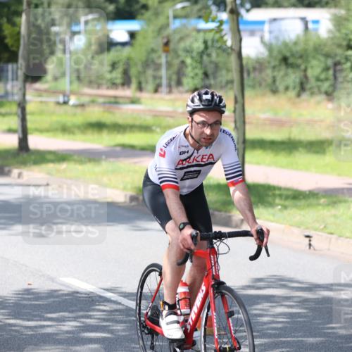 10.08.2025 - GEWOBA Citytriathlon Bremen Yannick Fuchs http://msf.ph/oto/8564086 10.08.2025 14:39:53 Radfahren 52, 69, 80, 90, 124, 139, 215, 217, 274 meine-sportfotos.de