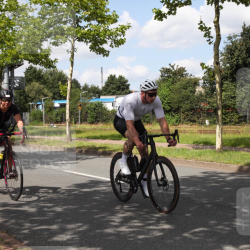 10.08.2025 - GEWOBA Citytriathlon Bremen Yannick Fuchs http://msf.ph/oto/8564110 10.08.2025 12:43:21 Radfahren 612, 646, 677, 885, 945, 964, 1038 meine-sportfotos.de