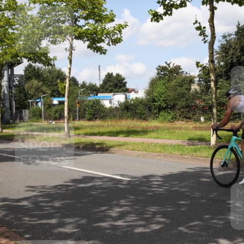 10.08.2025 - GEWOBA Citytriathlon Bremen Yannick Fuchs http://msf.ph/oto/8564122 10.08.2025 12:43:29 Radfahren 646, 835, 837, 885, 925, 955, 964, 1038 meine-sportfotos.de