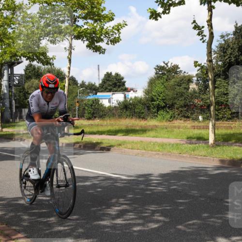 10.08.2025 - GEWOBA Citytriathlon Bremen Yannick Fuchs http://msf.ph/oto/8564146 10.08.2025 12:43:46 Radfahren 608, 835, 837, 842, 907, 925, 954, 955, 1012 meine-sportfotos.de