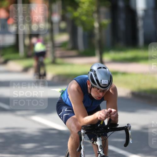 10.08.2025 - GEWOBA Citytriathlon Bremen Yannick Fuchs http://msf.ph/oto/8564149 10.08.2025 14:40:07 Radfahren 52, 59, 69, 139, 225, 274 meine-sportfotos.de