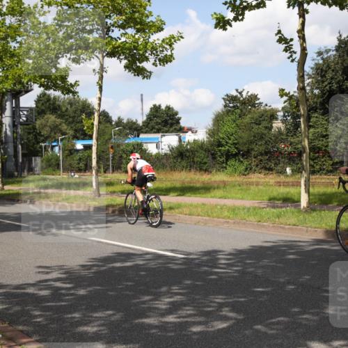 10.08.2025 - GEWOBA Citytriathlon Bremen Yannick Fuchs http://msf.ph/oto/8564151 10.08.2025 12:43:48 Radfahren 608, 837, 842, 907, 925, 954, 955, 1012 meine-sportfotos.de