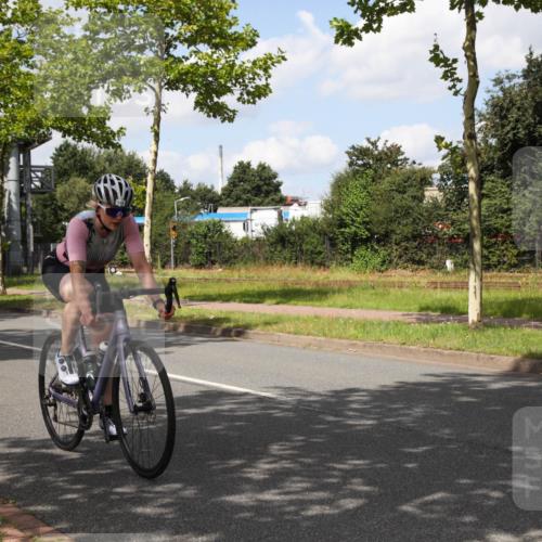 10.08.2025 - GEWOBA Citytriathlon Bremen Yannick Fuchs http://msf.ph/oto/8564164 10.08.2025 12:43:56 Radfahren 608, 907, 908, 954, 1012, 1036 meine-sportfotos.de