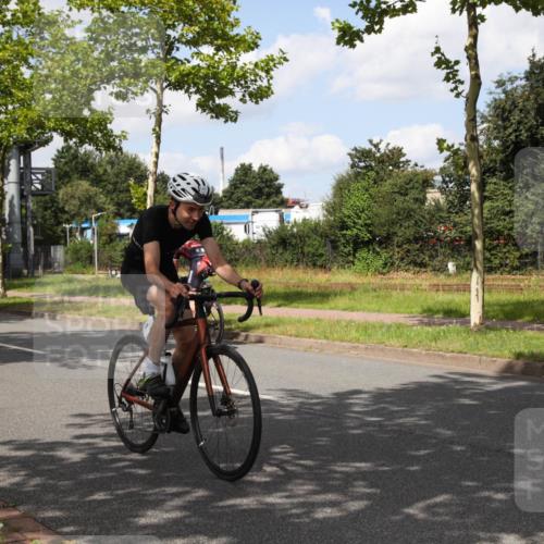 10.08.2025 - GEWOBA Citytriathlon Bremen Yannick Fuchs http://msf.ph/oto/8564182 10.08.2025 12:44:13 Radfahren 661, 669, 693, 703, 713, 731, 746, 908, 965, 1036 meine-sportfotos.de