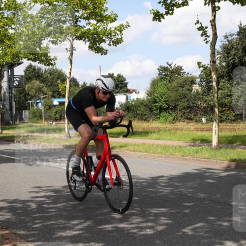 10.08.2025 - GEWOBA Citytriathlon Bremen Yannick Fuchs http://msf.ph/oto/8564188 10.08.2025 12:44:17 Radfahren 661, 669, 693, 703, 713, 731, 746, 908, 911, 965 meine-sportfotos.de