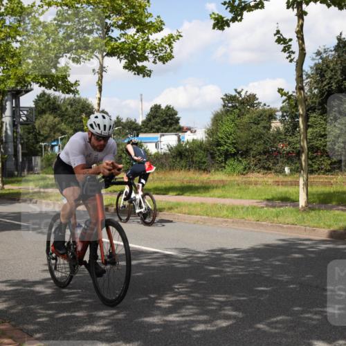 10.08.2025 - GEWOBA Citytriathlon Bremen Yannick Fuchs http://msf.ph/oto/8564199 10.08.2025 12:44:23 Radfahren 586, 661, 669, 693, 703, 713, 731, 746, 911, 965 meine-sportfotos.de