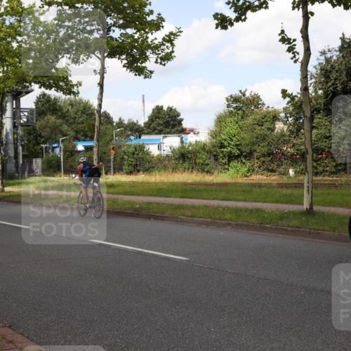 10.08.2025 - GEWOBA Citytriathlon Bremen Yannick Fuchs http://msf.ph/oto/8564212 10.08.2025 12:44:31 Radfahren 586, 607, 669, 693, 703, 713, 746, 800, 819, 911, 965, 1030 meine-sportfotos.de