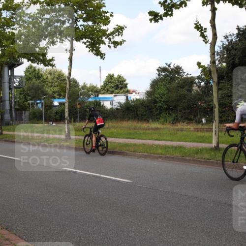 10.08.2025 - GEWOBA Citytriathlon Bremen Yannick Fuchs http://msf.ph/oto/8564221 10.08.2025 12:44:39 Radfahren 586, 607, 800, 809, 819, 911, 958, 1030 meine-sportfotos.de