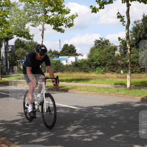 10.08.2025 - GEWOBA Citytriathlon Bremen Yannick Fuchs http://msf.ph/oto/8564291 10.08.2025 12:45:16 Radfahren 633, 647, 712, 724, 808, 816, 828, 851, 946, 1022 meine-sportfotos.de