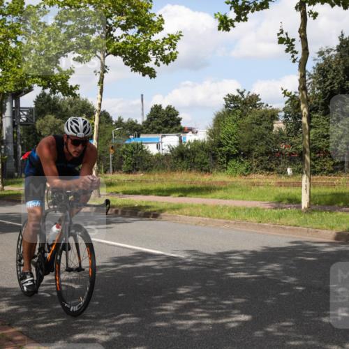 10.08.2025 - GEWOBA Citytriathlon Bremen Yannick Fuchs http://msf.ph/oto/8564298 10.08.2025 12:45:20 Radfahren 633, 676, 712, 724, 808, 828, 851, 946, 1022 meine-sportfotos.de