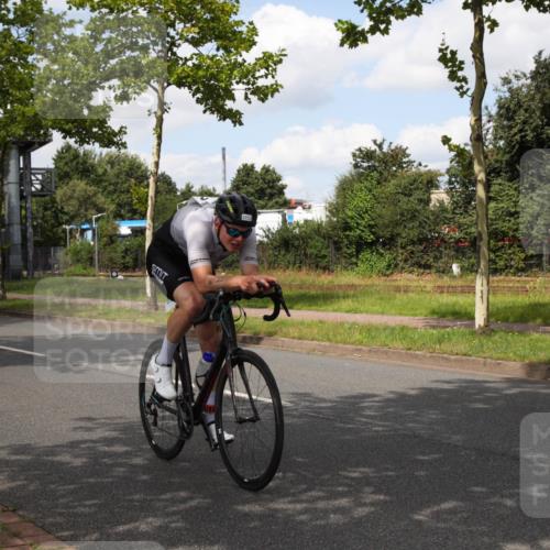 10.08.2025 - GEWOBA Citytriathlon Bremen Yannick Fuchs http://msf.ph/oto/8564302 10.08.2025 12:45:24 Radfahren 633, 676, 712, 724, 828, 851, 939, 946, 1022 meine-sportfotos.de