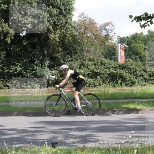 10.08.2025 - GEWOBA Citytriathlon Bremen Yannick Fuchs http://msf.ph/oto/8564316 10.08.2025 10:56:04 Radfahren 69, 93, 99, 119, 207, 429, 464, 466, 485, 497 meine-sportfotos.de