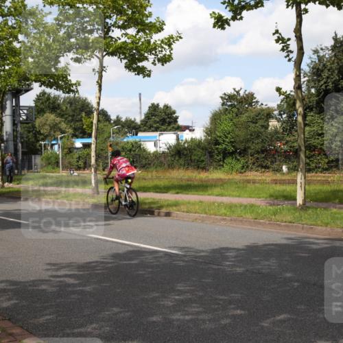 10.08.2025 - GEWOBA Citytriathlon Bremen Yannick Fuchs http://msf.ph/oto/8564327 10.08.2025 12:45:41 Radfahren 574, 651, 676, 724, 748, 771, 812, 898, 928, 930, 939 meine-sportfotos.de