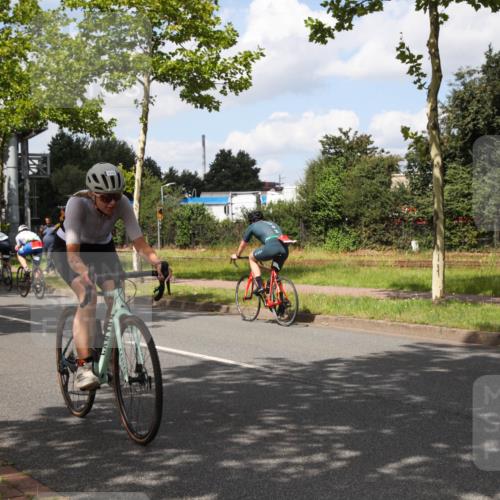 10.08.2025 - GEWOBA Citytriathlon Bremen Yannick Fuchs http://msf.ph/oto/8564346 10.08.2025 12:45:50 Radfahren 574, 651, 674, 685, 697, 748, 771, 812, 898, 928, 930 meine-sportfotos.de