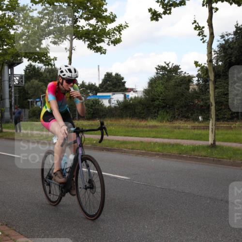 10.08.2025 - GEWOBA Citytriathlon Bremen Yannick Fuchs http://msf.ph/oto/8564374 10.08.2025 12:46:06 Radfahren 674, 685, 697, 929, 948, 1011 meine-sportfotos.de
