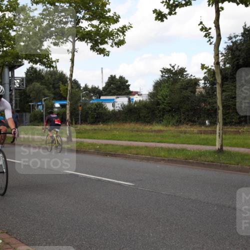 10.08.2025 - GEWOBA Citytriathlon Bremen Yannick Fuchs http://msf.ph/oto/8564404 10.08.2025 12:46:23 Radfahren 625, 948, 1011 meine-sportfotos.de
