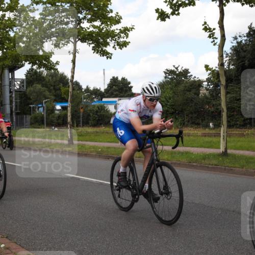 10.08.2025 - GEWOBA Citytriathlon Bremen Yannick Fuchs http://msf.ph/oto/8564425 10.08.2025 12:46:39 Radfahren 576, 605, 799, 823, 903, 918, 962, 1007, 1020 meine-sportfotos.de
