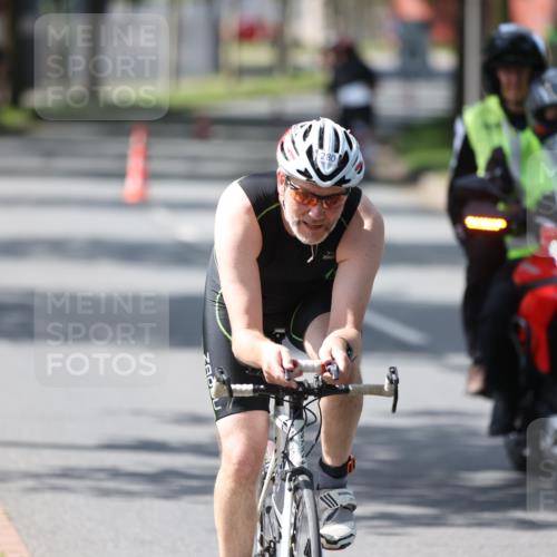 10.08.2025 - GEWOBA Citytriathlon Bremen Yannick Fuchs http://msf.ph/oto/8564454 10.08.2025 14:41:24 Radfahren 36, 249, 266, 280, 306, 343, 353, 431 meine-sportfotos.de
