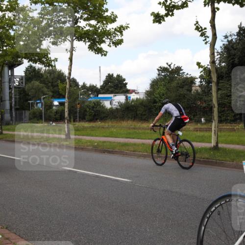 10.08.2025 - GEWOBA Citytriathlon Bremen Yannick Fuchs http://msf.ph/oto/8564480 10.08.2025 12:47:00 Radfahren 583, 622, 640, 659, 733, 760, 769, 799, 823, 960, 968, 1020 meine-sportfotos.de