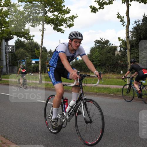 10.08.2025 - GEWOBA Citytriathlon Bremen Yannick Fuchs http://msf.ph/oto/8564491 10.08.2025 12:47:03 Radfahren 583, 622, 640, 659, 675, 733, 751, 760, 769, 799, 823, 875, 960, 968, 1013 meine-sportfotos.de