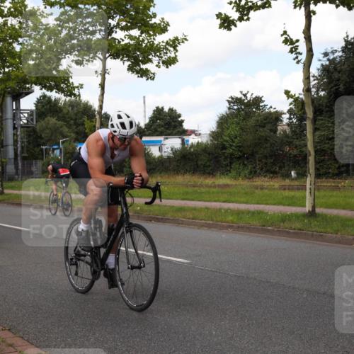 10.08.2025 - GEWOBA Citytriathlon Bremen Yannick Fuchs http://msf.ph/oto/8564497 10.08.2025 12:47:08 Radfahren 573, 583, 622, 640, 659, 675, 733, 751, 760, 769, 792, 875, 960, 968, 981, 1013 meine-sportfotos.de