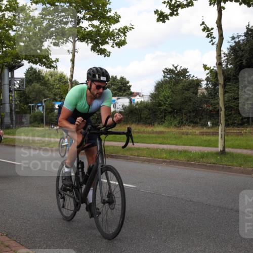 10.08.2025 - GEWOBA Citytriathlon Bremen Yannick Fuchs http://msf.ph/oto/8564516 10.08.2025 12:47:13 Radfahren 573, 583, 622, 640, 645, 659, 675, 733, 751, 760, 769, 792, 875, 960, 981, 1013 meine-sportfotos.de