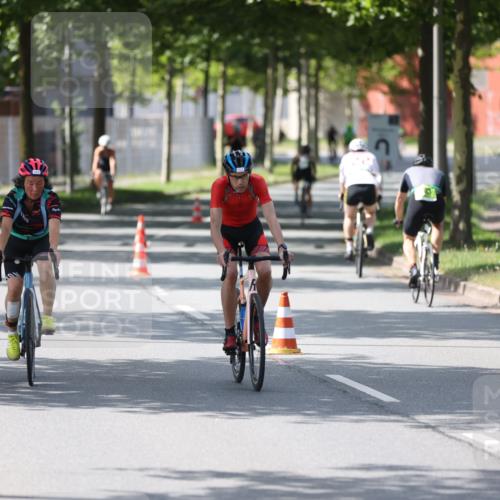 10.08.2025 - GEWOBA Citytriathlon Bremen Yannick Fuchs http://msf.ph/oto/8564528 10.08.2025 14:41:46 Radfahren 209, 213, 262, 306, 317, 343, 478, 480, 513 meine-sportfotos.de