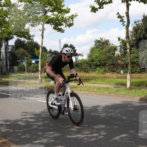 10.08.2025 - GEWOBA Citytriathlon Bremen Yannick Fuchs http://msf.ph/oto/8564539 10.08.2025 12:47:31 Radfahren 645, 654, 732, 745, 753, 792, 981 meine-sportfotos.de