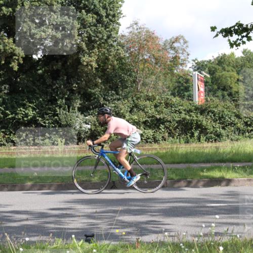 10.08.2025 - GEWOBA Citytriathlon Bremen Yannick Fuchs http://msf.ph/oto/8564550 10.08.2025 10:57:23 Radfahren 77, 233, 435 meine-sportfotos.de