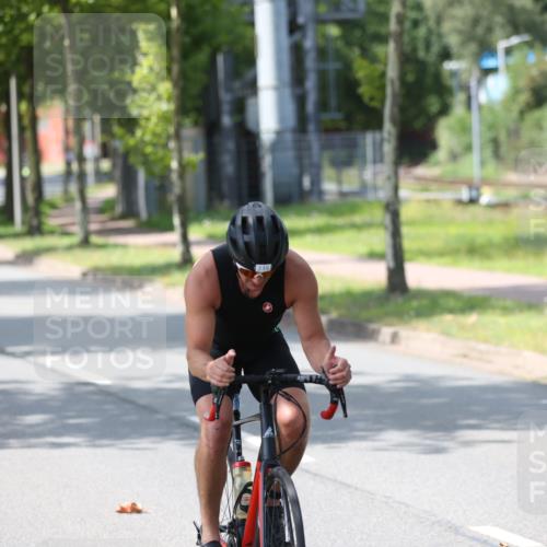 10.08.2025 - GEWOBA Citytriathlon Bremen Yannick Fuchs http://msf.ph/oto/8564605 10.08.2025 14:42:01 Radfahren 56, 209, 213, 235, 246, 250, 262, 478, 480 meine-sportfotos.de